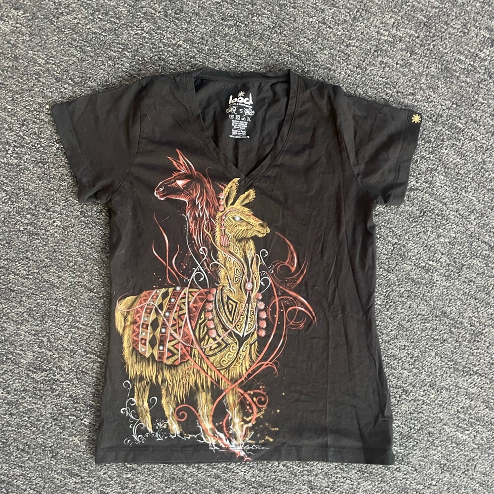 Loock Black, Gold, and Pink Llama Graphic Women's V-Neck Tee